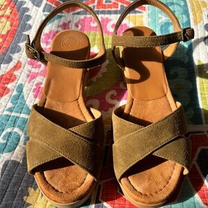 Unisa Woman’s Platform Olive Green Suede Sandals Size: EU 37 US 7 Made in Spain